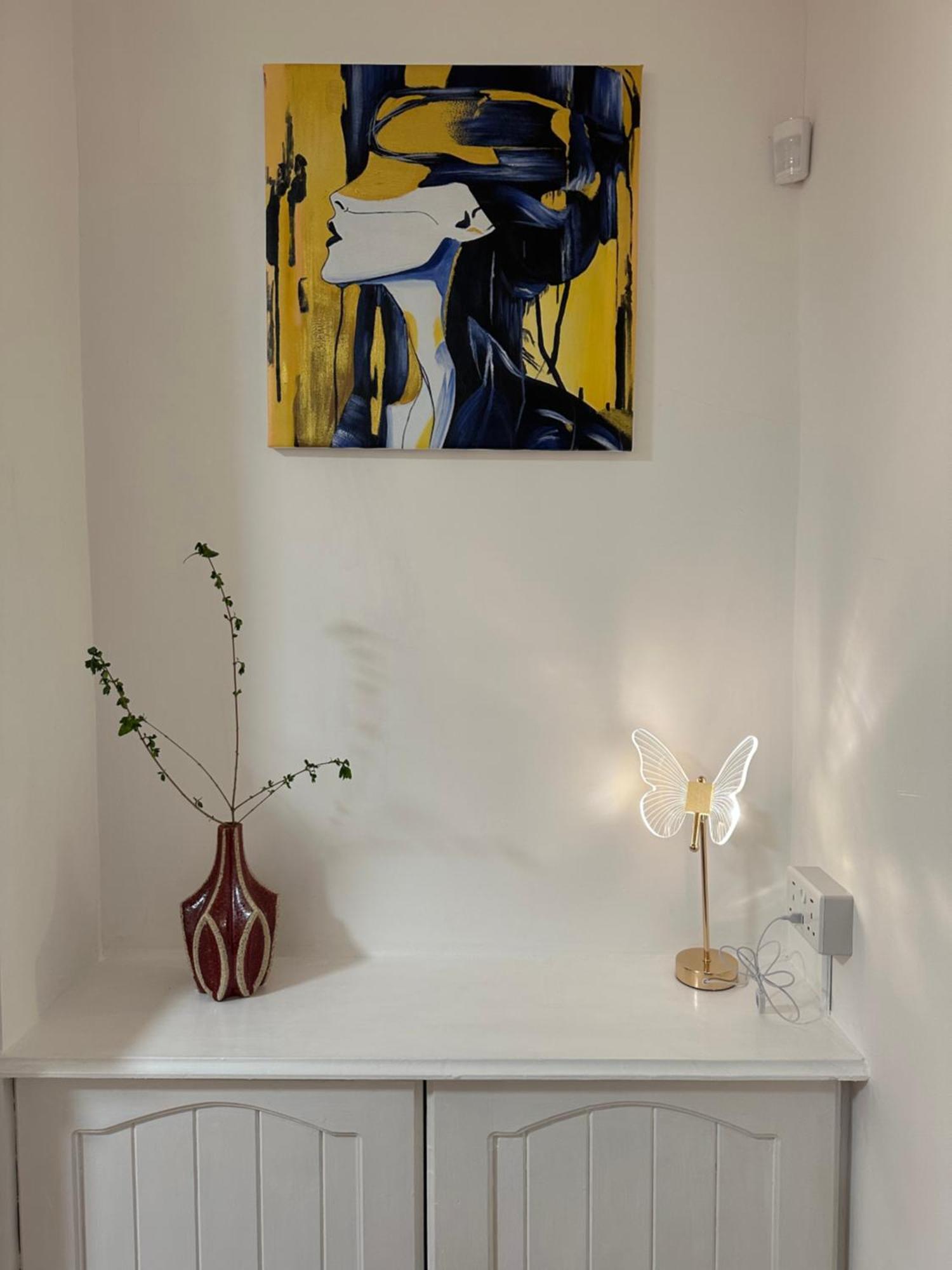 Private Main Door Two Bedrooms * EDI